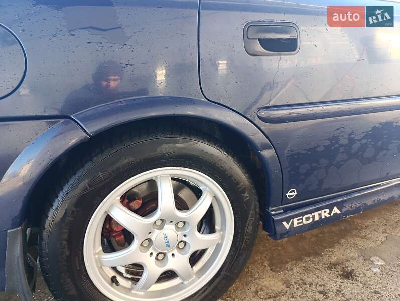 Лифтбек Opel Vectra 1999 в Львове