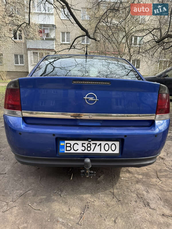 Седан Opel Vectra 2004 в Львові