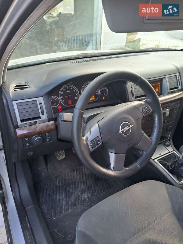Седан Opel Vectra 2005 в Львове