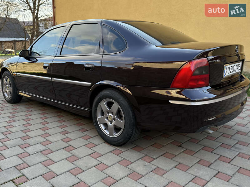 Седан Opel Vectra 2000 в Хусте
