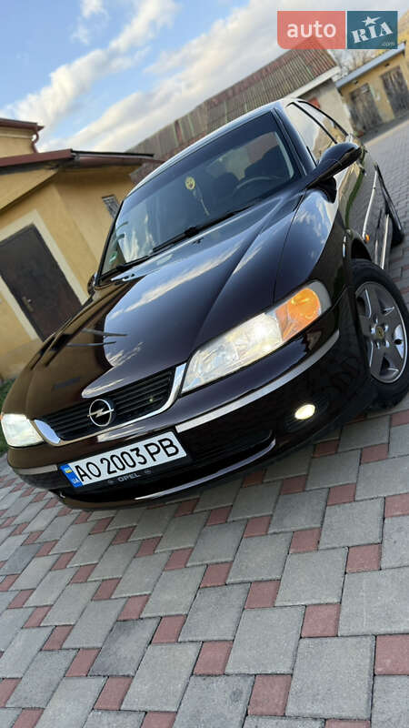 Седан Opel Vectra 2000 в Хусте