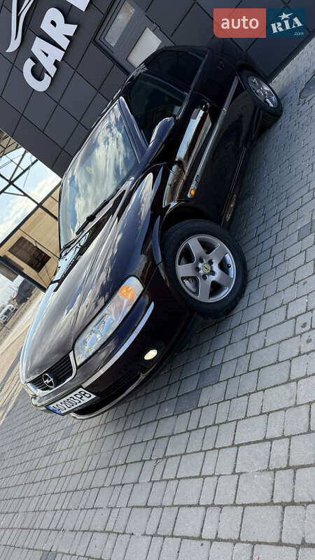Седан Opel Vectra 2000 в Хусте