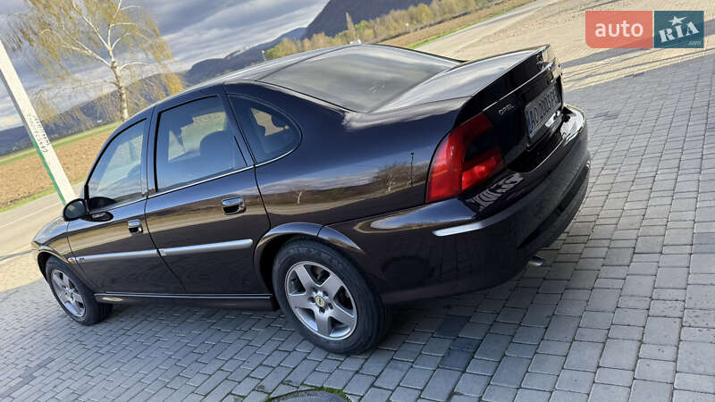 Седан Opel Vectra 2000 в Хусте