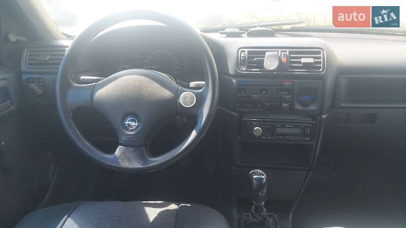 Седан Opel Vectra 1990 в Львове