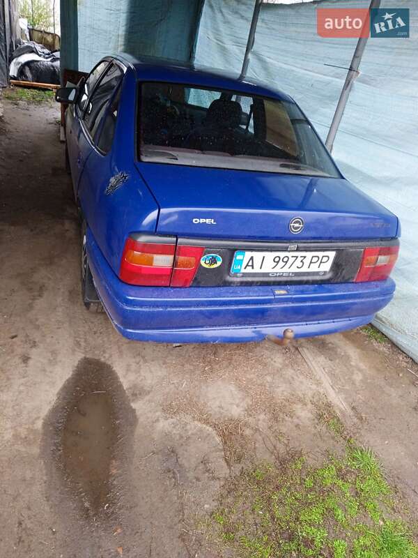 Седан Opel Vectra 1993 в Макарові фото 3 Седан Opel Vectra 1993 в Макарові