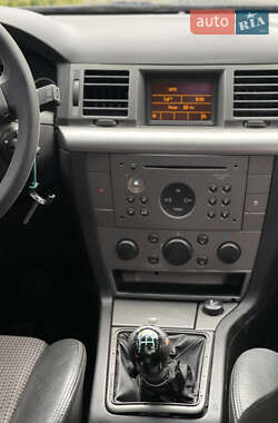 Лифтбек Opel Vectra 2003 в 