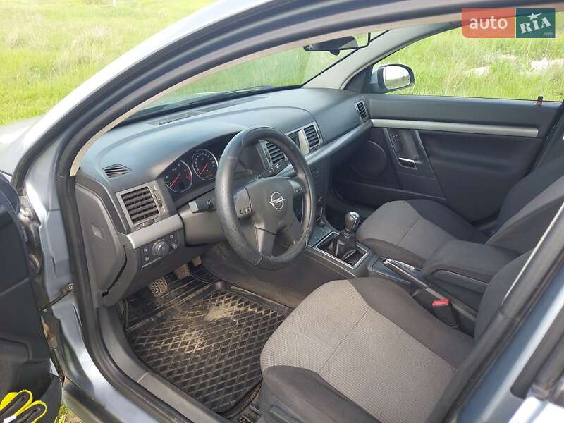 Седан Opel Vectra 2004 в Новомиргороде