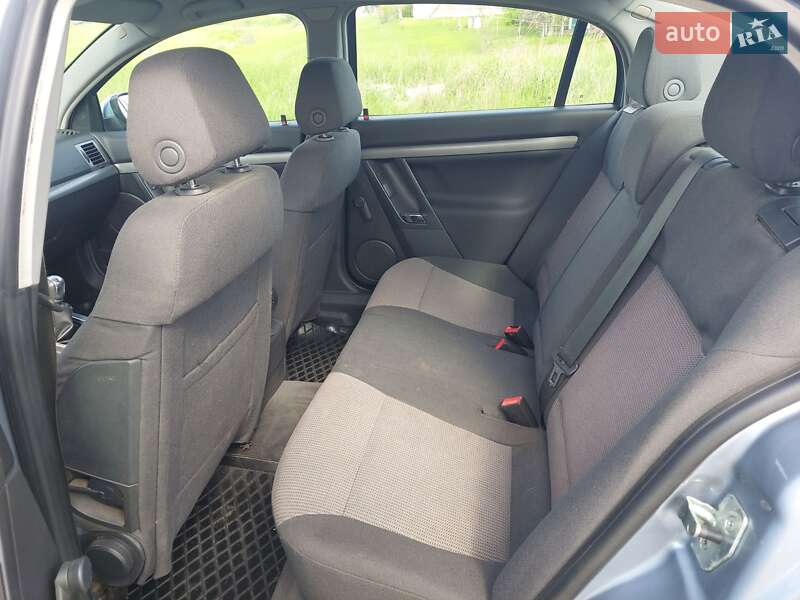 Седан Opel Vectra 2004 в Новомиргороде