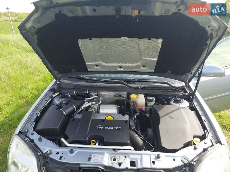 Седан Opel Vectra 2004 в Новомиргороде