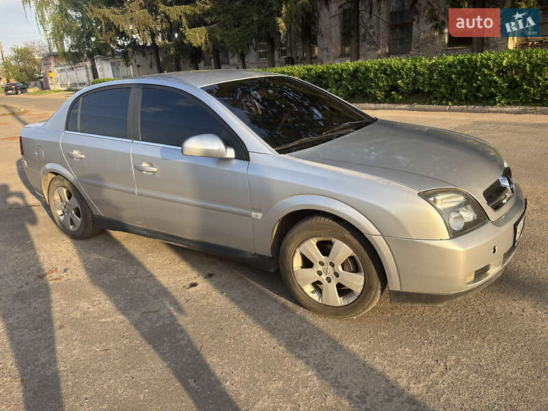 Седан Opel Vectra 2004 в Змиеве