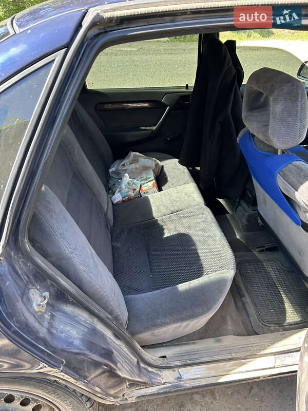 Седан Opel Vectra 1995 в Кицмани