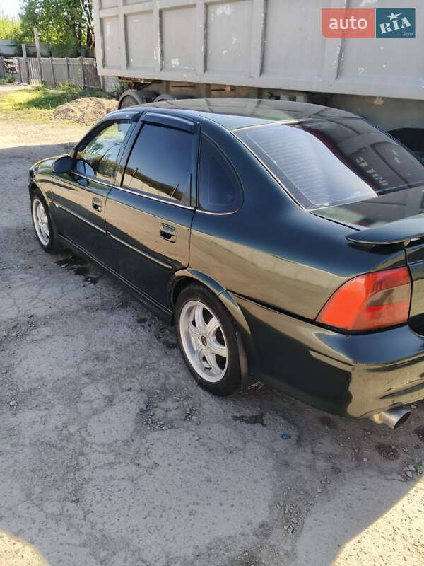 Седан Opel Vectra 1999 в Гнивани