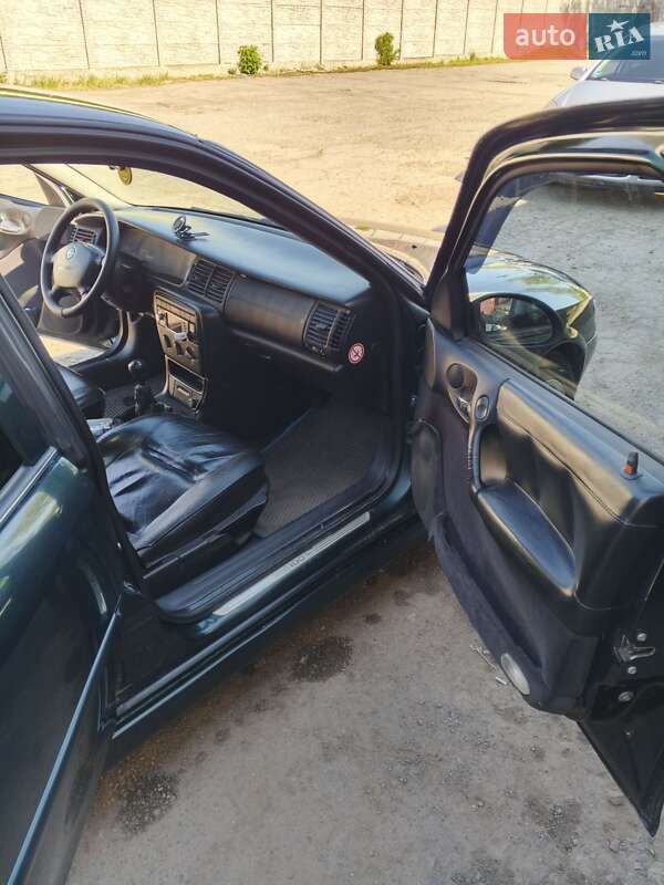 Седан Opel Vectra 1999 в Гнивани