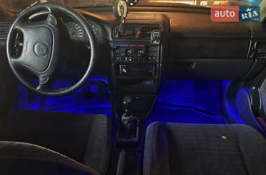 Седан Opel Vectra 1995 в 