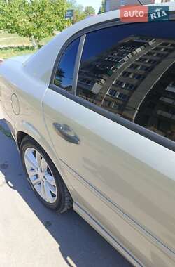 Седан Opel Vectra 2006 в 