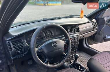Лифтбек Opel Vectra 1996 в 