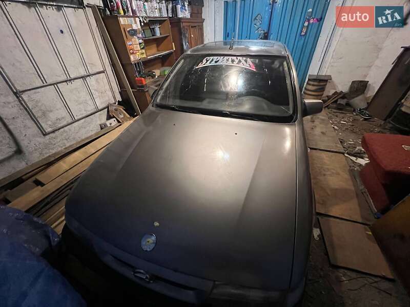 Седан Opel Vectra 1990 в Гайсину