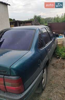 Седан Opel Vectra 1995 в Изюме