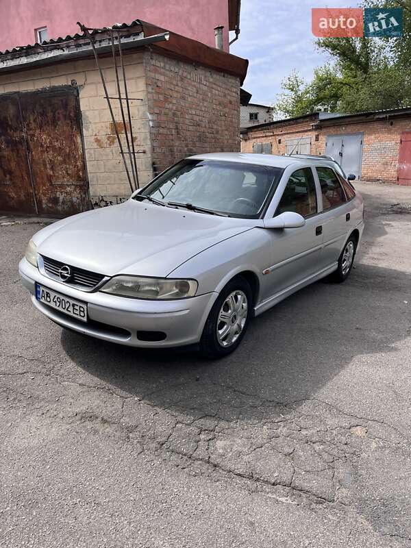 Лифтбек Opel Vectra 2000 в 