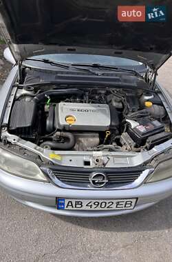 Лифтбек Opel Vectra 2000 в 