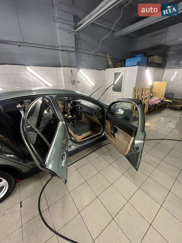 Седан Opel Vectra 2004 в Львове