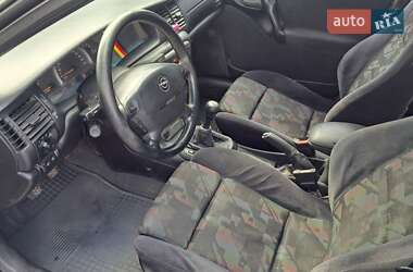 Седан Opel Vectra 1995 в 
