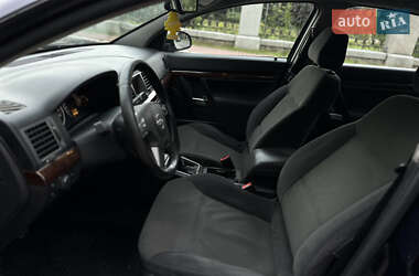 Седан Opel Vectra 2004 в 