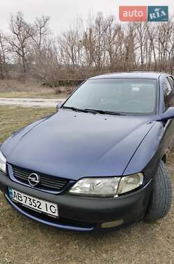 Седан Opel Vectra 1998 в Ямполе