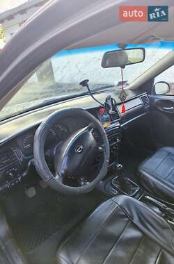 Седан Opel Vectra 2000 в 