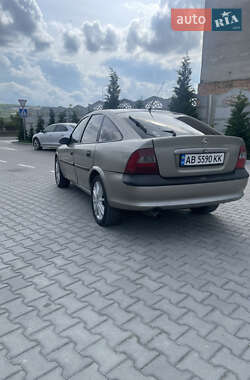 Ліфтбек Opel Vectra 1998 в 