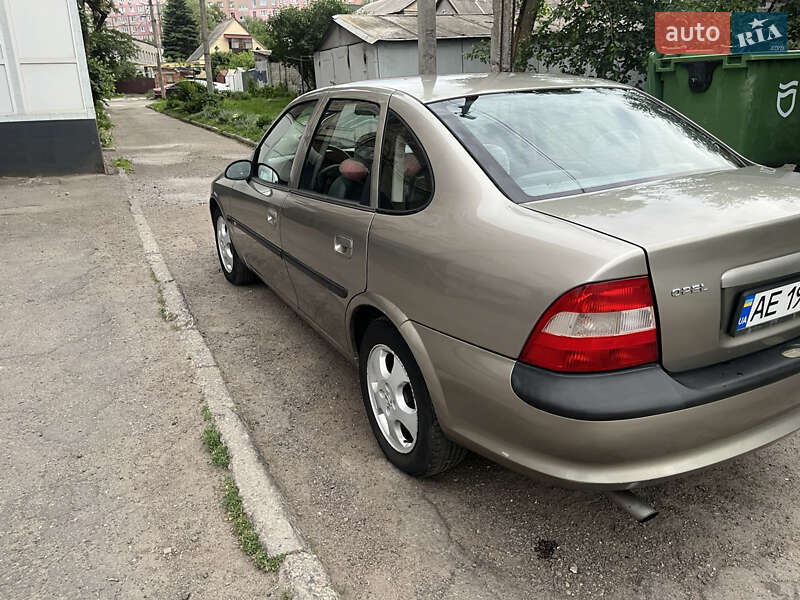 Седан Opel Vectra 1996 в Днепре