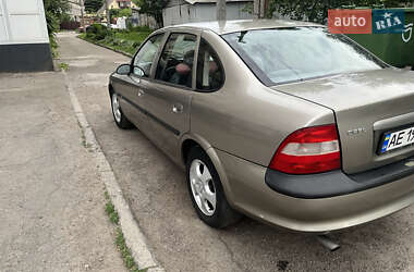 Седан Opel Vectra 1996 в 