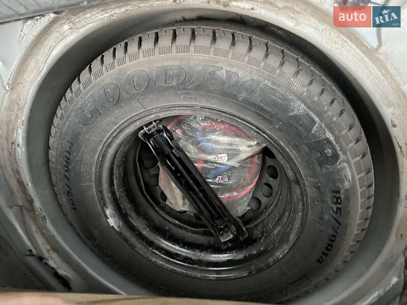 Седан Opel Vectra 1996 в Днепре