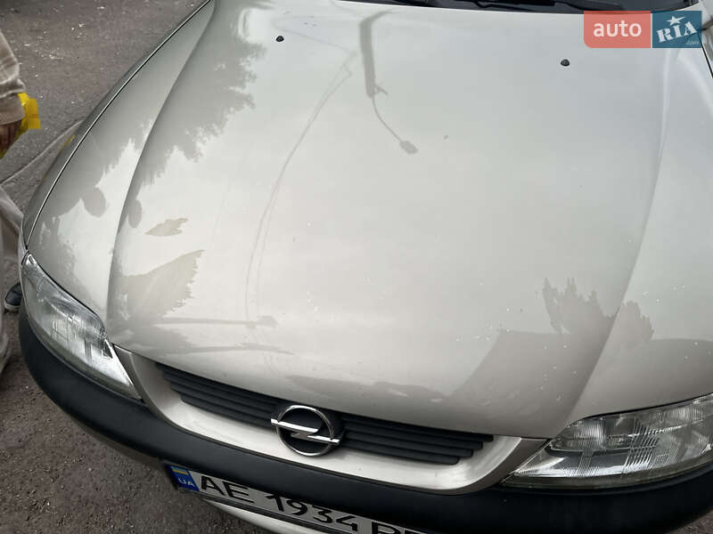 Седан Opel Vectra 1996 в Днепре