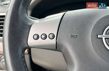 Седан Opel Vectra 2004 в 