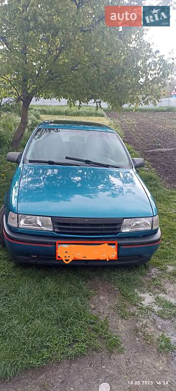 Седан Opel Vectra 1992 в Казатине