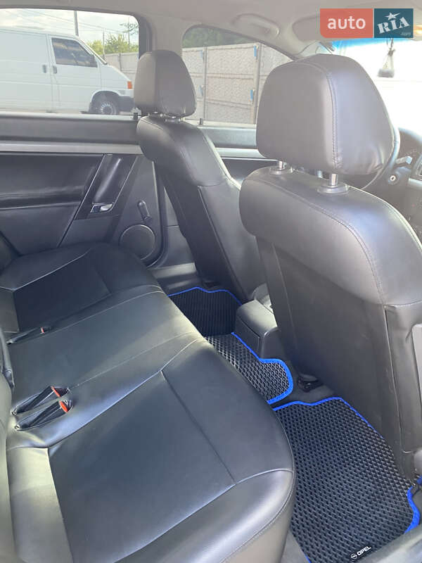 Седан Opel Vectra 2005 в Кривом Роге
