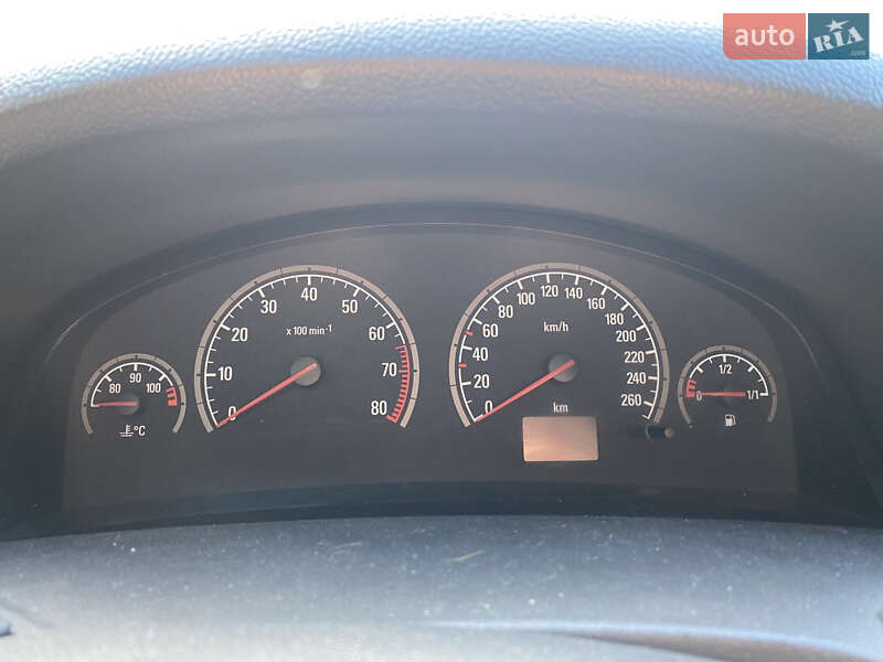 Седан Opel Vectra 2005 в Кривом Роге