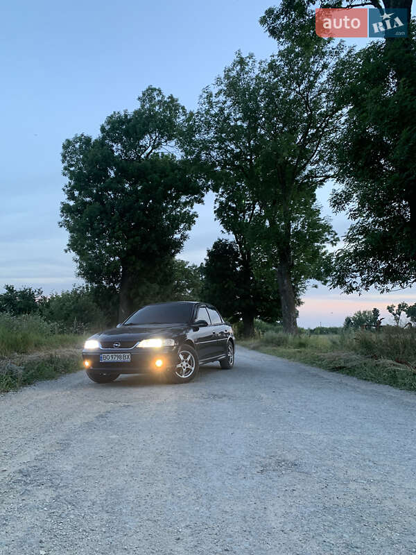 Седан Opel Vectra 2000 в Скалате