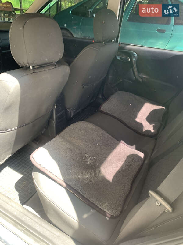 Седан Opel Vectra 2000 в Скалате