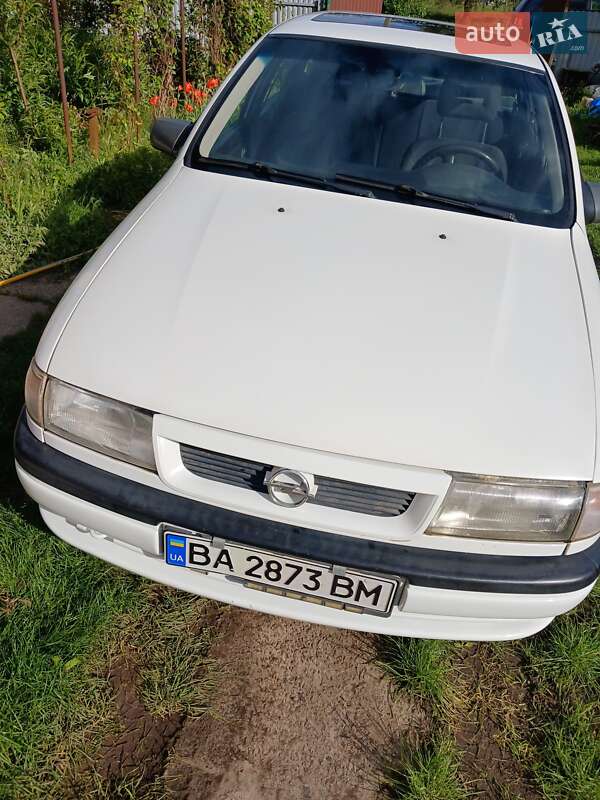 Ліфтбек Opel Vectra 1994 в Кременчуці фото 3 Ліфтбек Opel Vectra 1994 в Кременчуці
