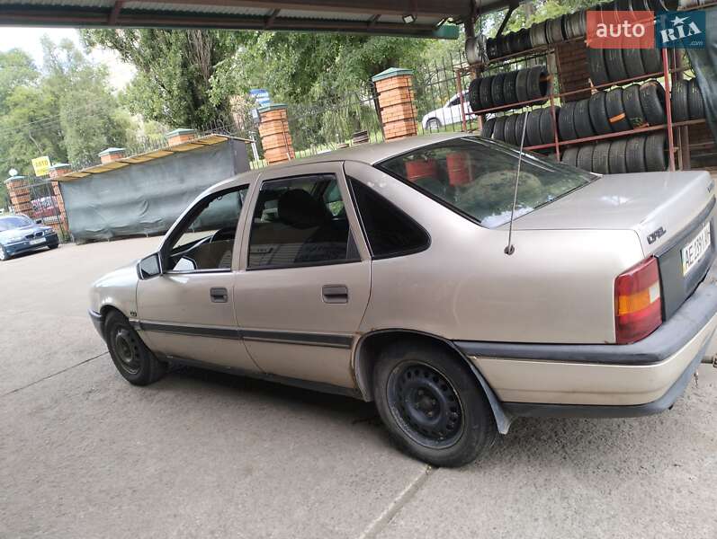 Седан Opel Vectra 1992 в Днепре