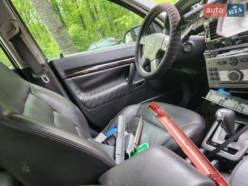 Седан Opel Vectra 2005 в Умані