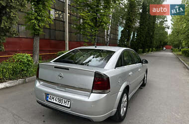 Седан Opel Vectra 2004 в 