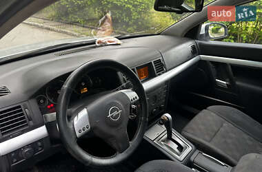 Седан Opel Vectra 2004 в 