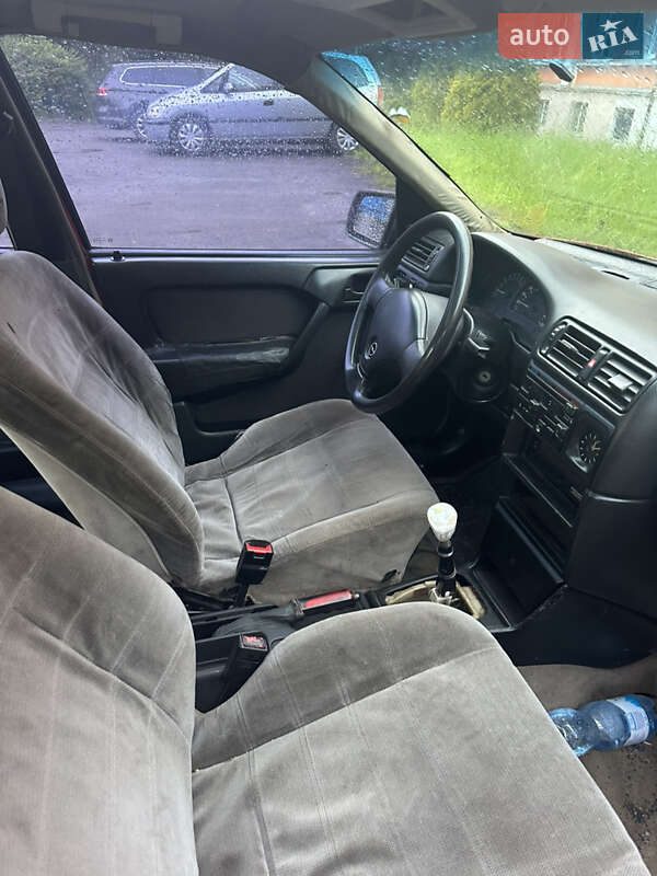 Седан Opel Vectra 1989 в Львові
