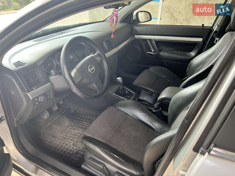 Лифтбек Opel Vectra 2003 в Тальном