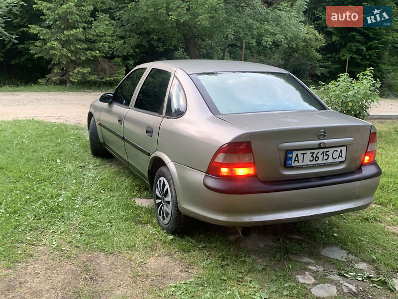 Седан Opel Vectra 1996 в Яворове