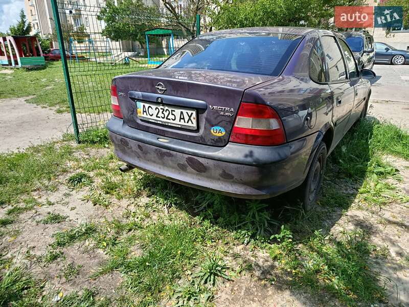 Седан Opel Vectra 1996 в 