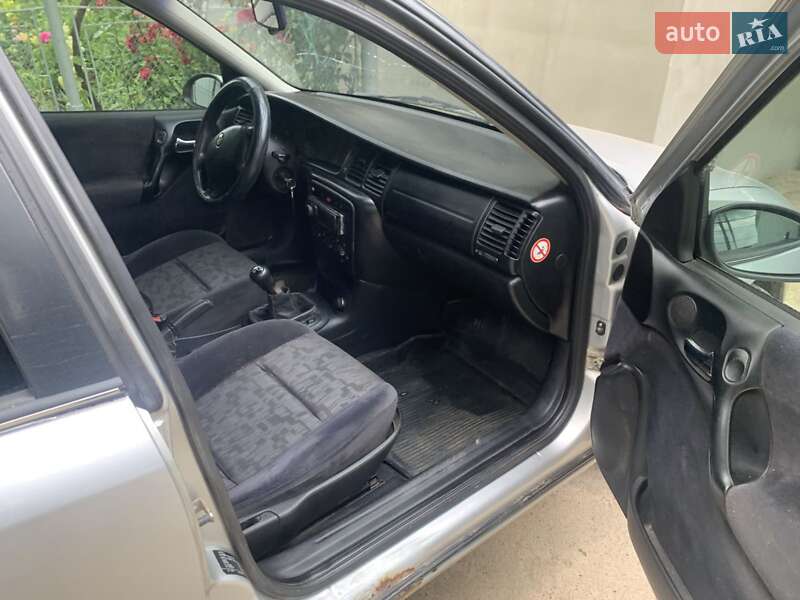 Седан Opel Vectra 1999 в Захарівці